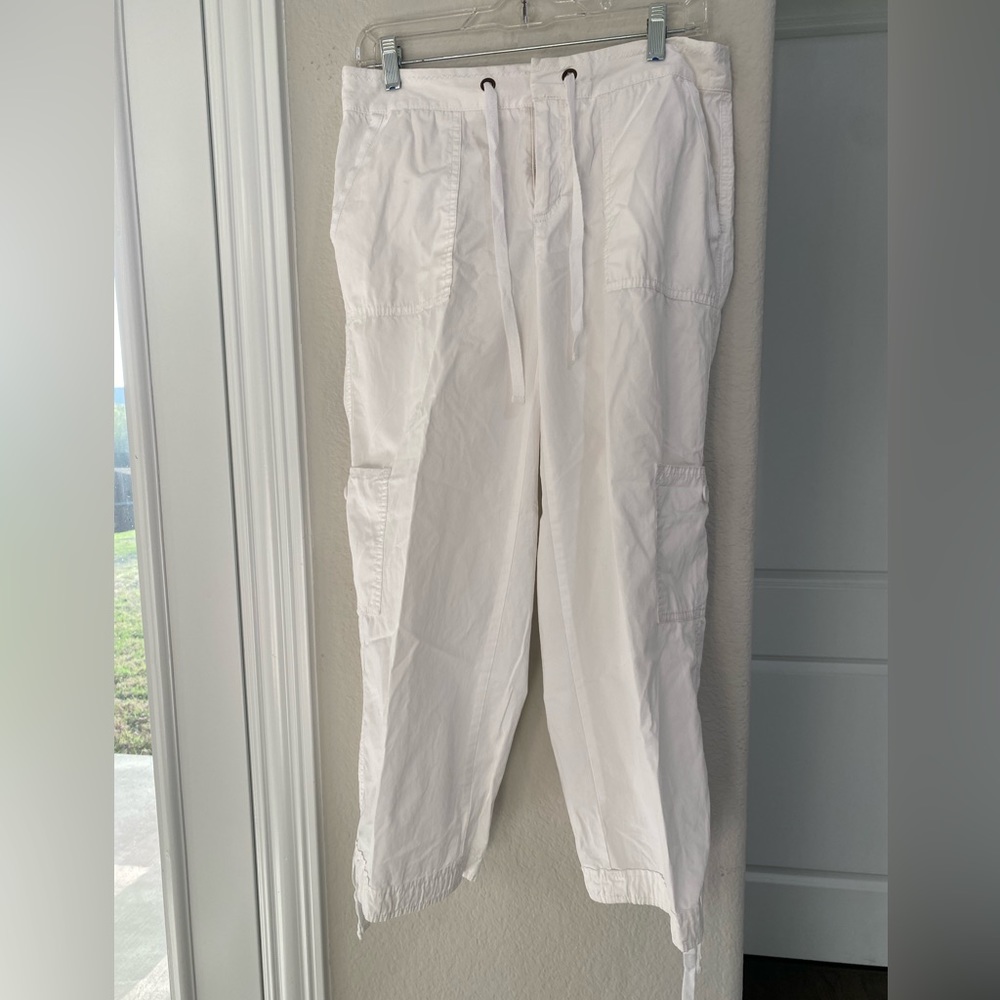Liz Claiborne White Capri Cargo Pants size 8